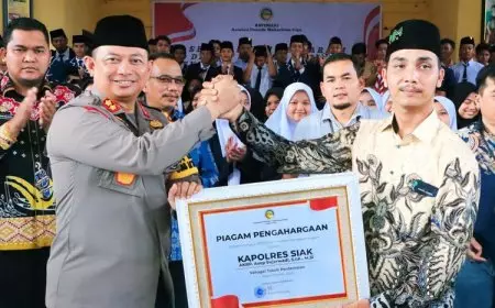 Dinobat sebagai Tokoh Perdamaian Pemilu 2024, Aspemari berikan penghargaan kepada Kapolres Siak