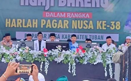 Ribuan Jamaah Banjiri Alun-alun Bojonegoro untuk Bersama "Kyai Garangan" Gus Iqdam