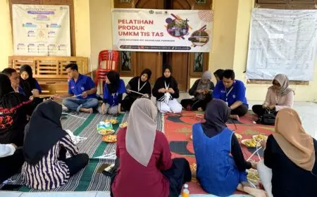 Pelatihan Produk UMKM TIS TAS oleh Mahasiswa Kelompok 36 KKN-T UNIPMA