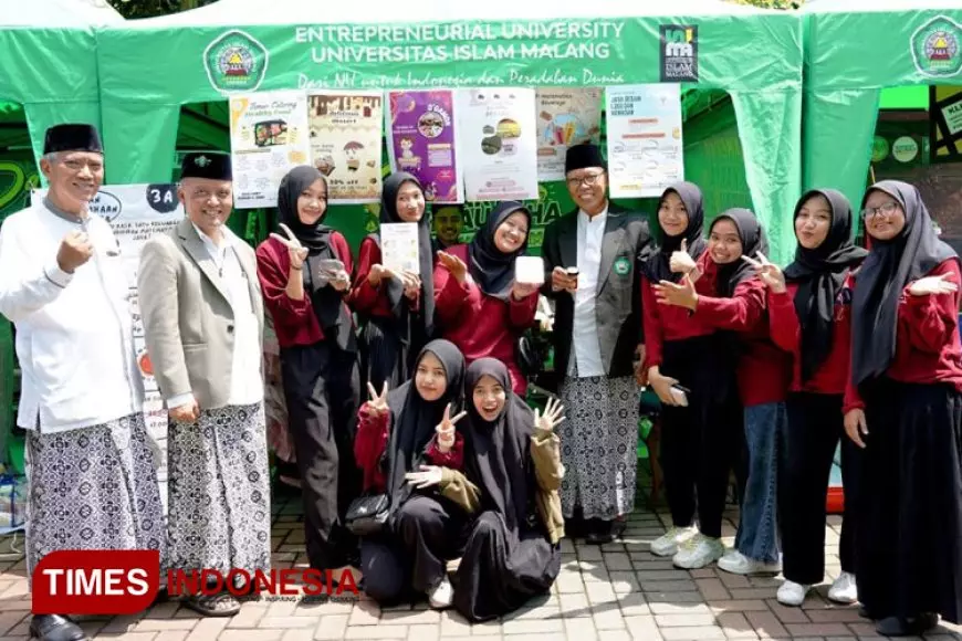 Mahasiswa Program Studi Pendidikan Matematika Ramaikan Pameran Kewirausahaan Unisma Malang