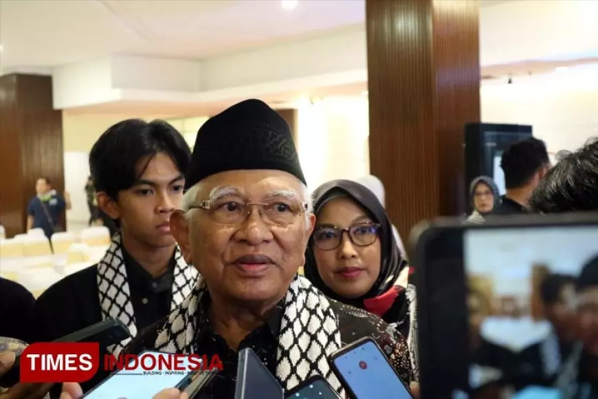 Gus Mus Bawakan Puisi Nizar Qabbani di Acara Untaian Doa dan Puisi untuk Palestina