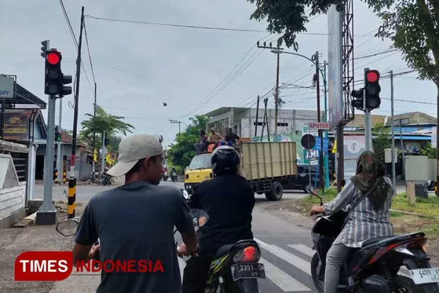 Melintasi Simpang Empat di Jalur Lingkar Rogojampi Banyuwangi Sekarang Jadi Lebih Aman