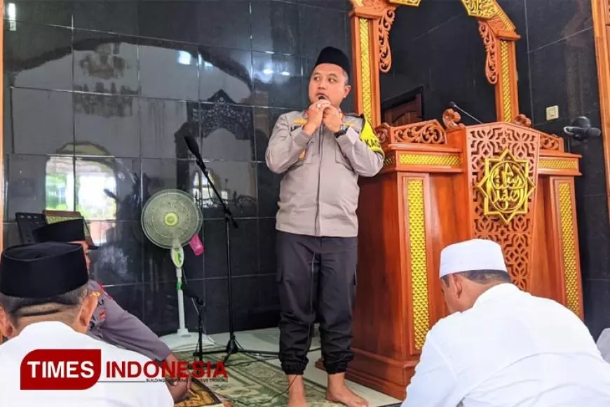 Jumat Keliling, Polres Pacitan Beri Pesan Kamtibmas Jemaah di Masjid