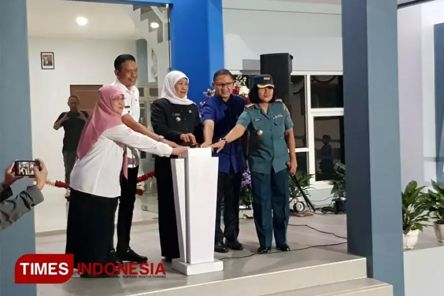 Gubernur Khofifah Resmikan Gedung Asrama di SMAN Taruna Nala Malang 