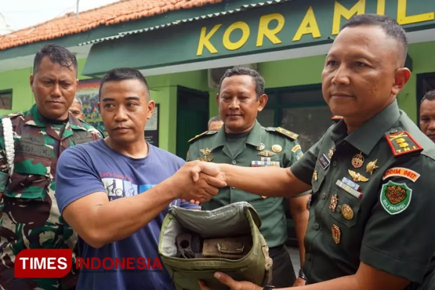 Warga Majalengka Serahkan Dua Pucuk Senjata Api Peninggalan Ayah ke TNI