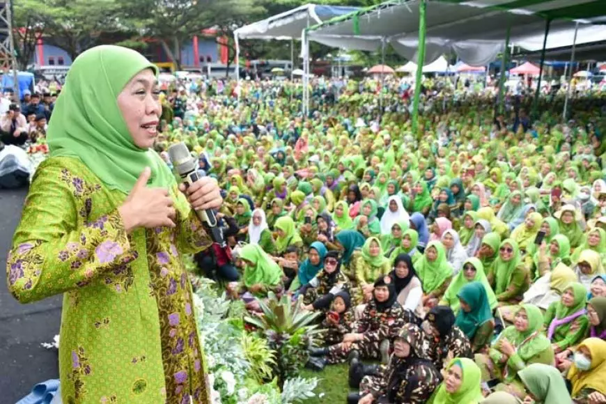 Hadiri Pengajian Akbar Muslimat NU Lampung, Khofifah Ajak Ribuan Jemaah Menjaga NKRI