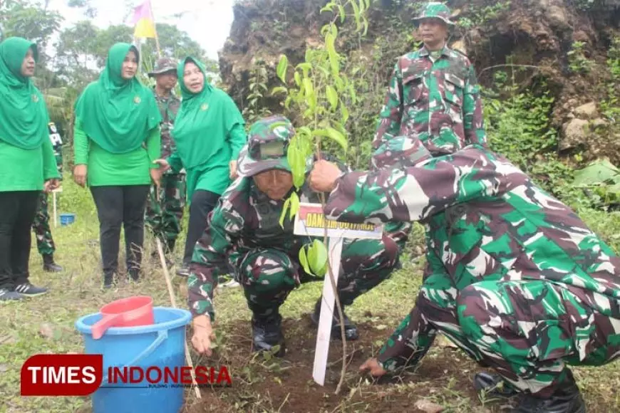 Ribuan Pohon Ditanam di Kawasan Wisata Alam Prabu Siliwangi Majalengka