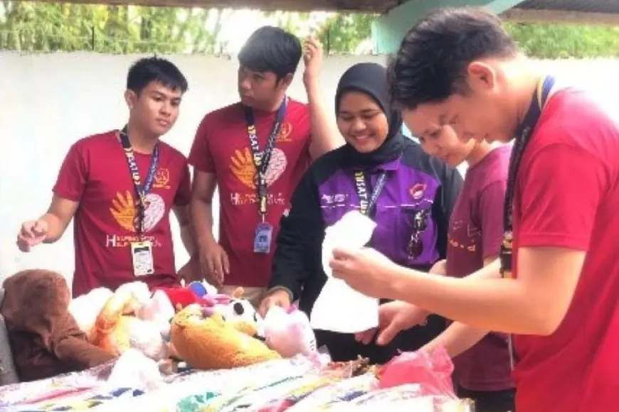 Mahasiswa UNIPMA Berbagi Kebahagiaan dengan Masyarakat Asli Filipina