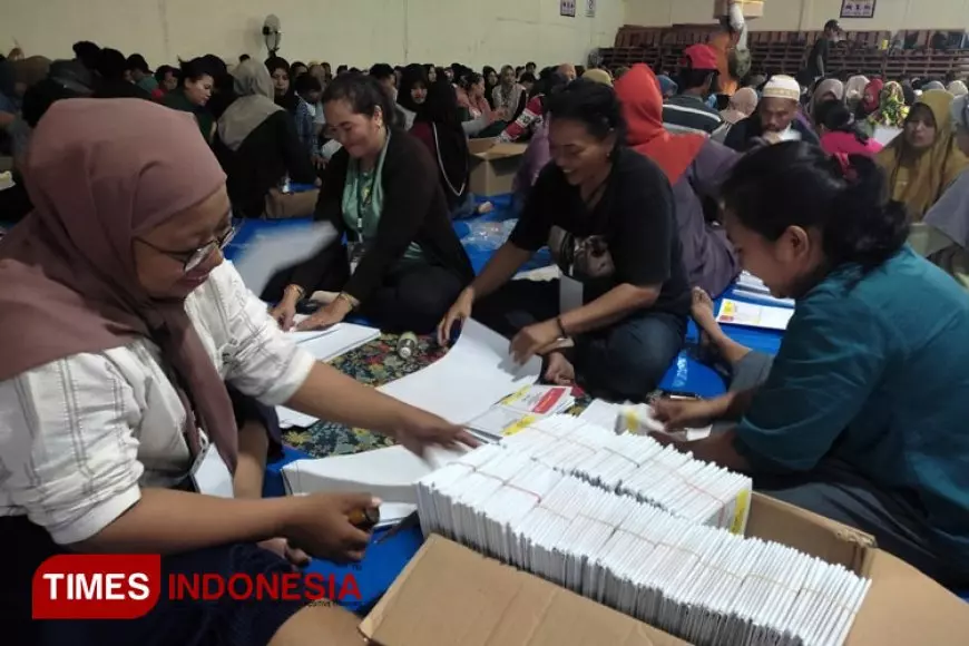 KPU Bondowoso Lakukan Setting Pengemasan dan Cek Ulang Surat Suara Pemilu 2024