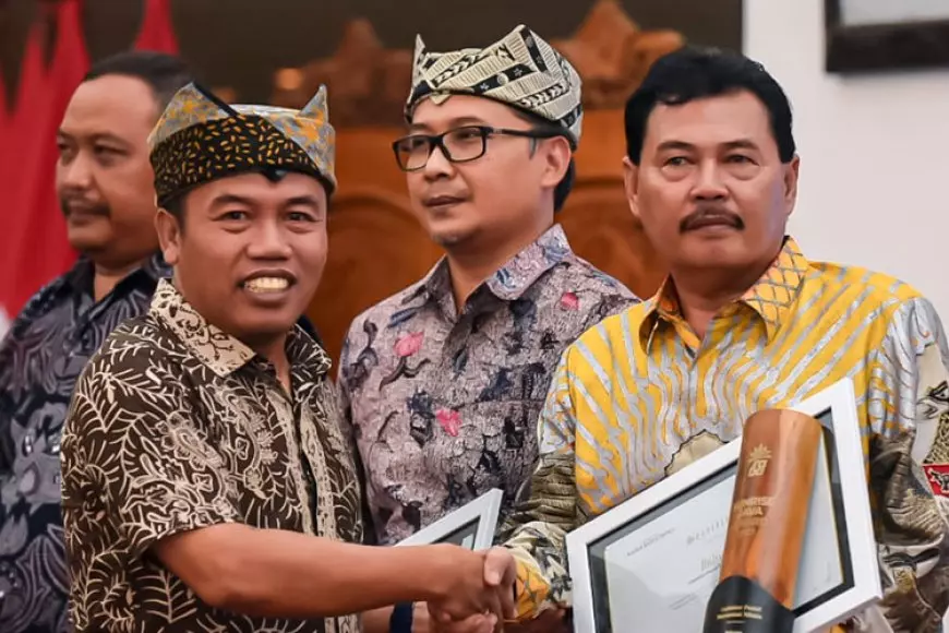 Ketua Golkar Banyuwangi Raih Penghargaan Legislator Peduli Masyarakat Miskin