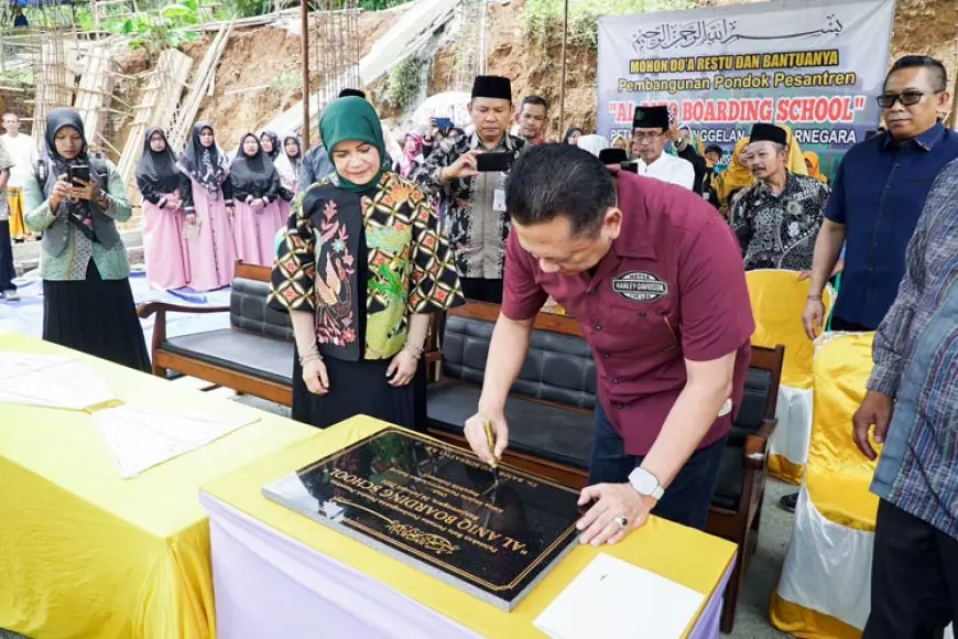 Ketua MPR RI Lakukan Peletakan Batu Pertama Pembangunan Pesantren Al&#45;Aniq Banjarnegara