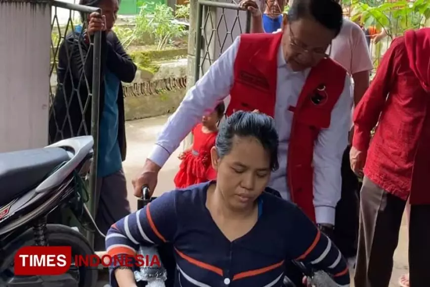 Peduli Disabilitas, Ketua DPC PDIP Majalengka Karna Sobahi Berikan Bantuan Kursi Roda
