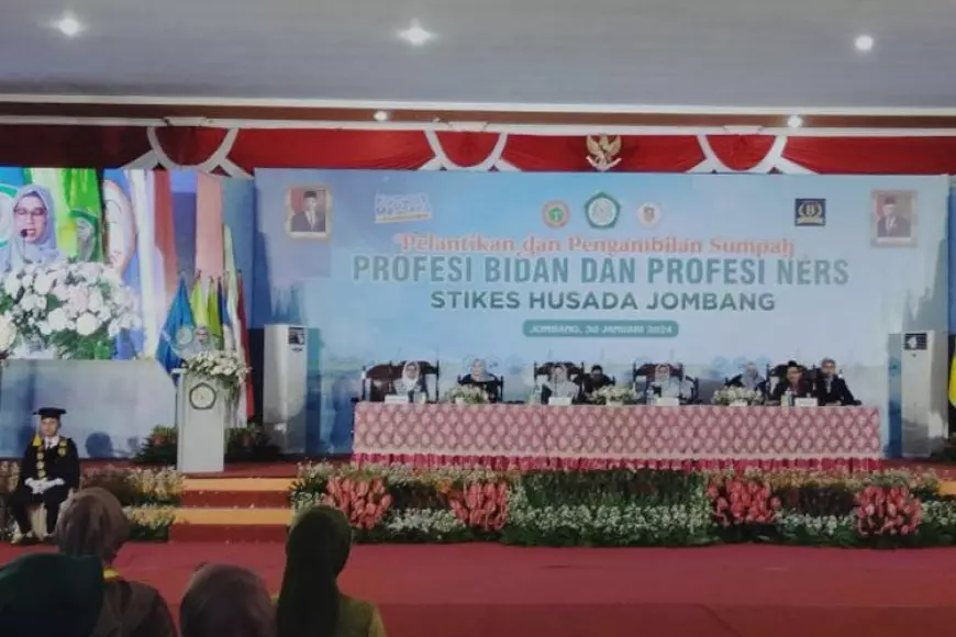 STIKes Husada Jombang Gelar Pelantikan Profesi: Menyongsong Masa Depan Kesehatan yang Berkualitas