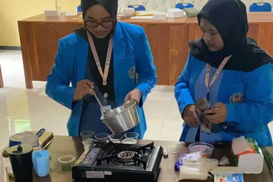 Cegah Stunting, Mahasiswa KKN&#45;T UNIPMA Ajak PKK Bulu Kidul, Ponorogo Produksi Puding Kelor