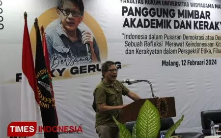Panggung Mimbar Akademik UWG Malang: Diskusi Sengit Demokrasi Bersama Rocky Gerung