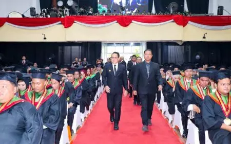 Hadiri Wisuda UPN Veteran Jatim, Pj Gubernur Adhy  Sebut Perguruan Tinggi Pencetak SDM Berkualitas 