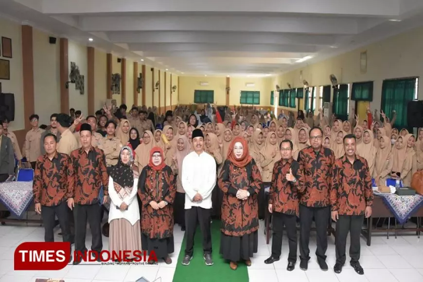 Dekan FEB Unisma Malang Jalin Kerjasama dan Bakar Semangat Siswa Banyuwangi