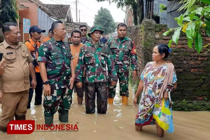 Kodim 0617 Majalengka Terjunkan Prajurit TNI Reaksi Cepat Bantu Korban Bencana Banjir