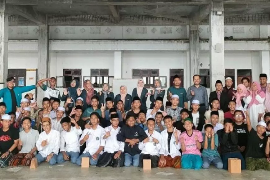 Pemanfaatan Canva Berbasis Artificial Intelligence Mewarnai Pembelajaran Matematika di Madrasah Aliyah Ahmad Yani Jabung, Kabupaten Malang