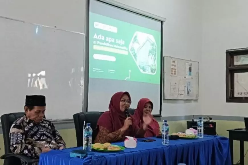 Pendampingan Pembuatan Media Pembelajaran Flipaclip Unisma Malang untuk Guru SMK Al&#45;Khozini Gondanglegi