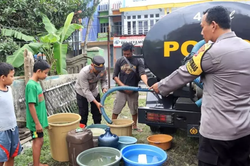 Polres Malang Rutin Salurkan Air Bersih untuk Warga Krisis Air