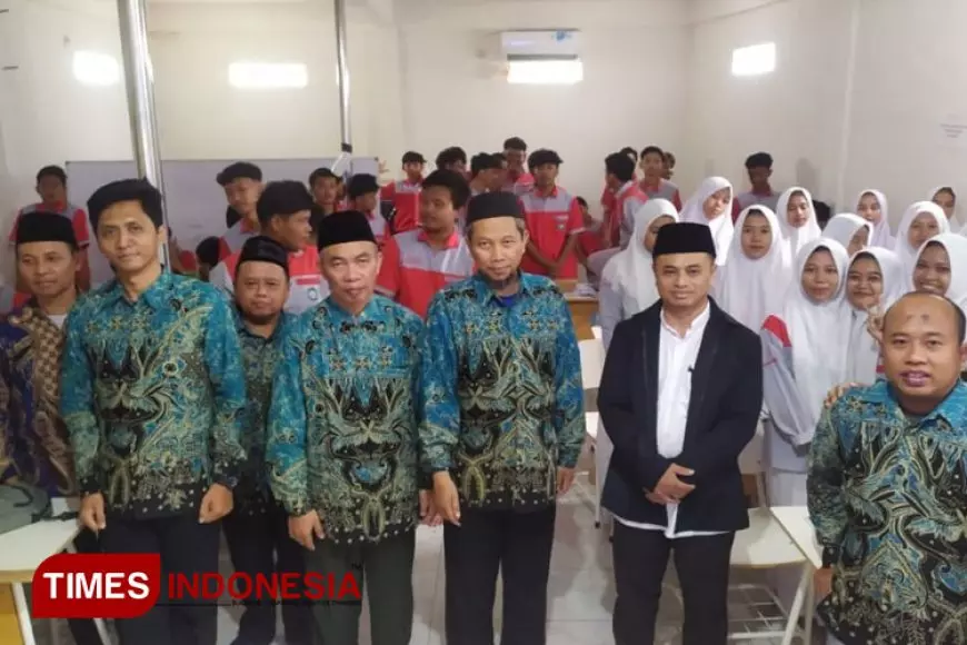 Pelatihan Panel Surya dan Kelistrikan FT Unisma Malang dengan SMK Darul Ulum Bojonegoro