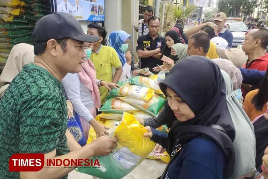 Pemkab Lamongan Gelar Operasi Pasar, Jual Beras dan Gula Murah untuk Masyarakat