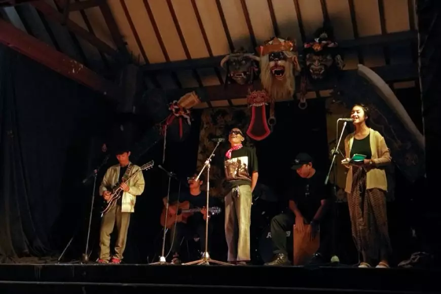 Band ‘Bukan Studio Rima’ Suguhkan Kritik di Sastra Jamming 2024