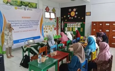 Dosen dan Mahasiswa PGSD UNIPMA Isi Workshop Penyusunan Metode dan Strategi Pembelajaran di SD Aisyiyah Kota Madiun