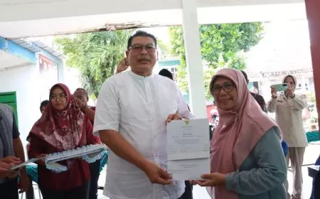 Serahkan Sertifikat Halal, Wabup Malang Minta Pelaku Usaha Konsisten Produk Aman