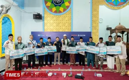 Pupuk Kaltim Salurkan Bantuan untuk 30 Masjid dan Musala di Bontang dalam Safari Ramadan