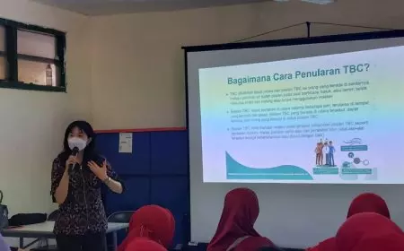 Peringati Hari Tuberkulosis Sedunia, Ubaya Bagikan Kit dan Beri Penyuluhan di Putat Jaya