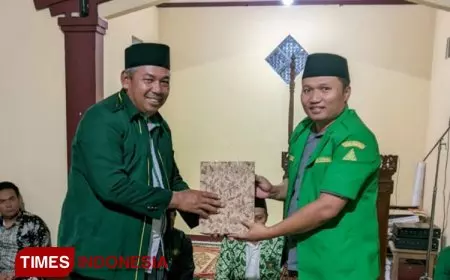Safari Ramadan, GP Ansor Pacitan Bagikan Tanaman