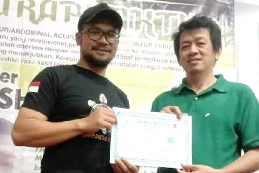 Sauqi Mubarok, Terapis Bekam Ahli Kiropraksi dan Guru Honorer