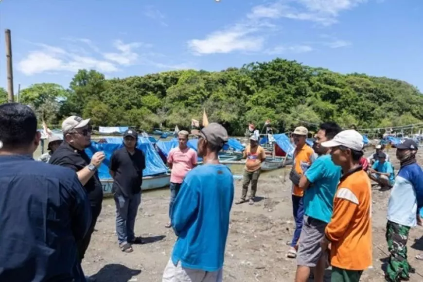 Ketua Umum B8C Andrio Caesario Turun ke Pesisir Garut Selatan, Dengarkan Keluhan Ratusan Nelayan