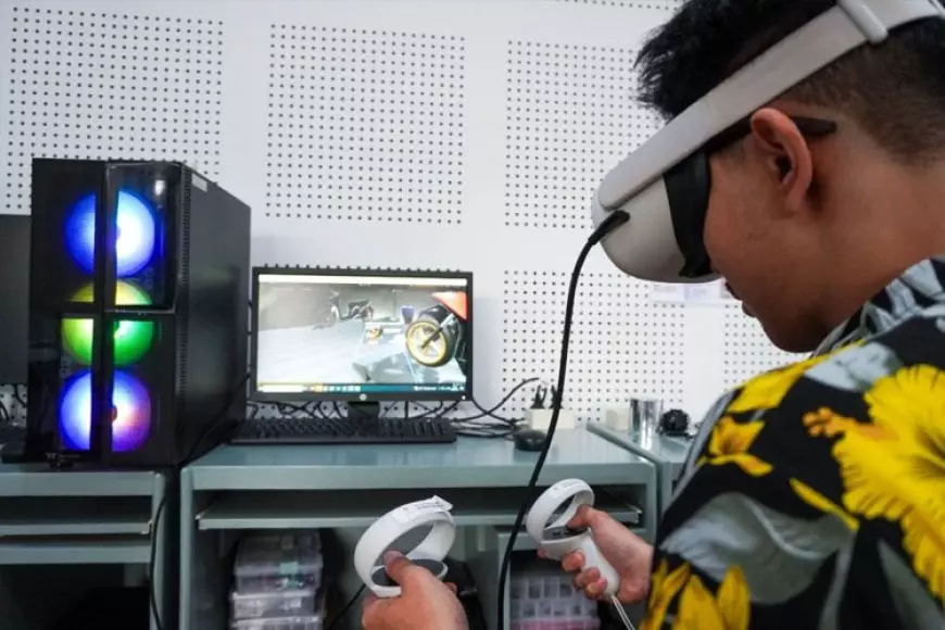 Mahasiswa Ubaya Buat  Simulasi Servis Motor Berbasis Virtual Reality
