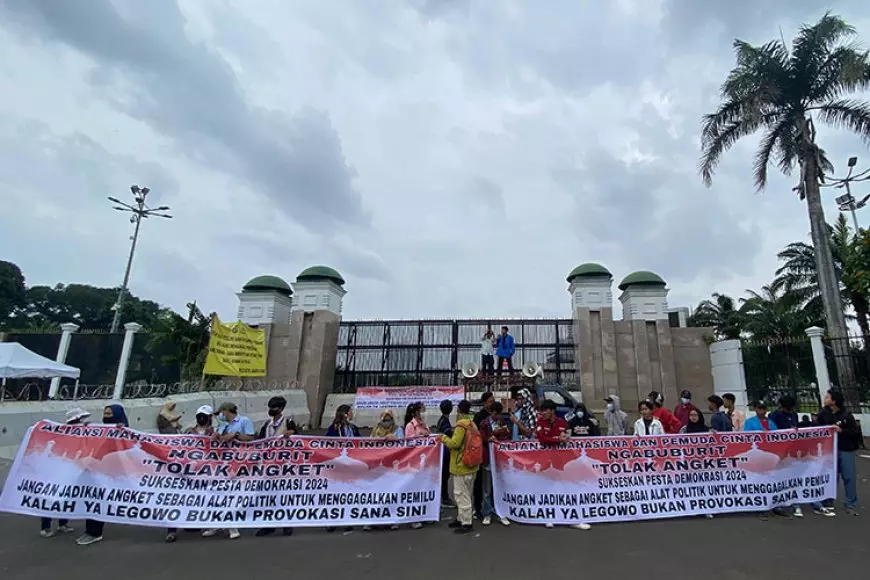 Aliansi Mahasiswa dan Pemuda Cinta Indonesia Gelar Aksi Unjuk Rasa Menolak Hak Angket