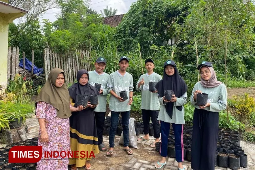 Mahasiswa KSMT Unisma Malang, Merealisasikan Vegetable Seed House