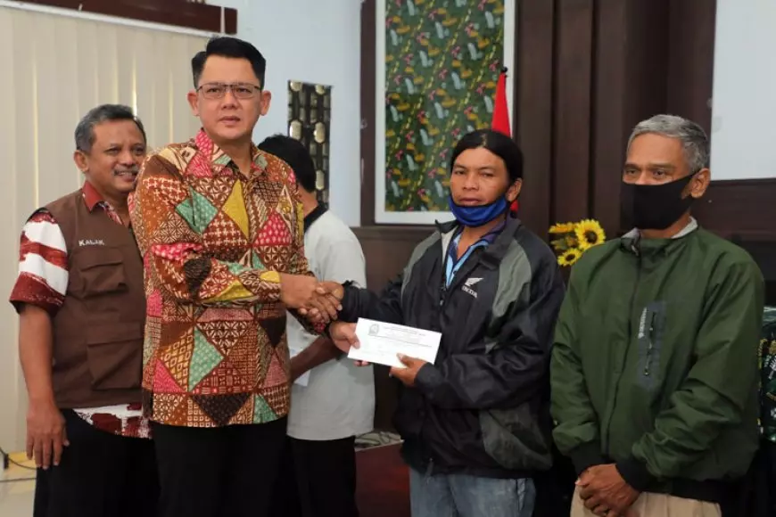 Salurkan Bantuan kepada Korban Bencana, Ini Pesan Wabup Danang kepada Warga Sleman