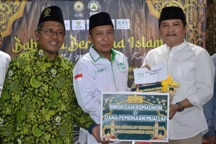 Kolaborasi, NH dan DMI Bagikan Bingkisan Ramadan ke Mualaf Gresik