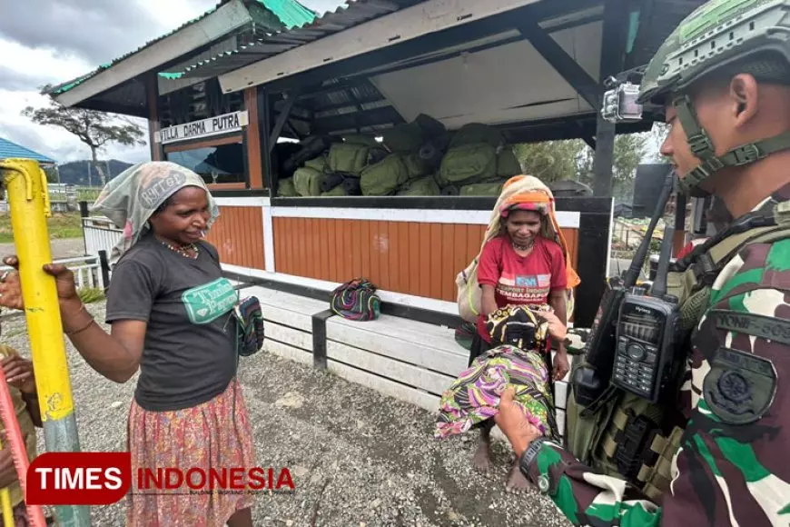 Prajurit Ksatria Condromowo Beri Bantuan Baju Layak Pakai Untuk Masyarakat Kampung Mamba