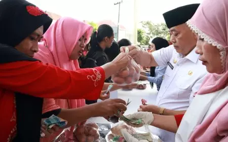 Buka Operasi Pasar Murah, Bupati Sekaligus Sidak Harga Pangan di Pasar Dampit