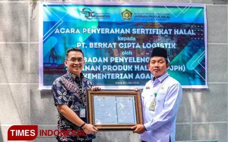 Kemenag Surabaya Serahkan Sertifikat Halal Logistik kepada PT Berkat Cipta Logistik 