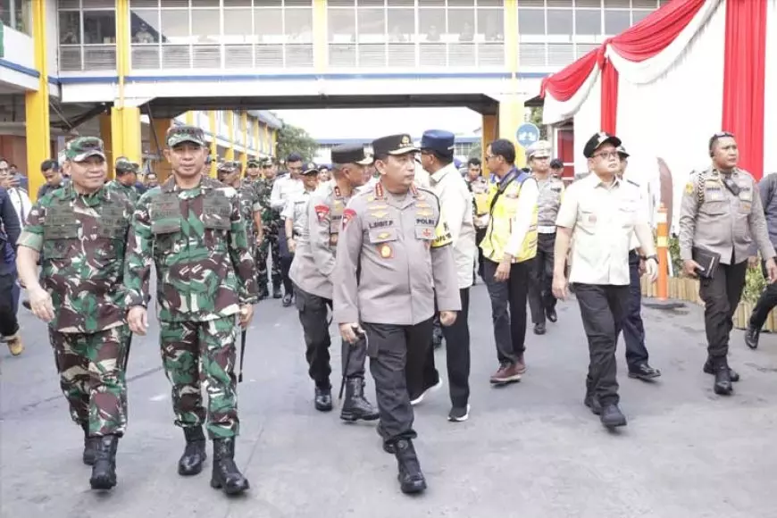 Pj Gubernur Jatim Tinjau Kesiapan Mudik di Terminal Purabaya Bersama Kapolri, Panglima TNI dan Menhub