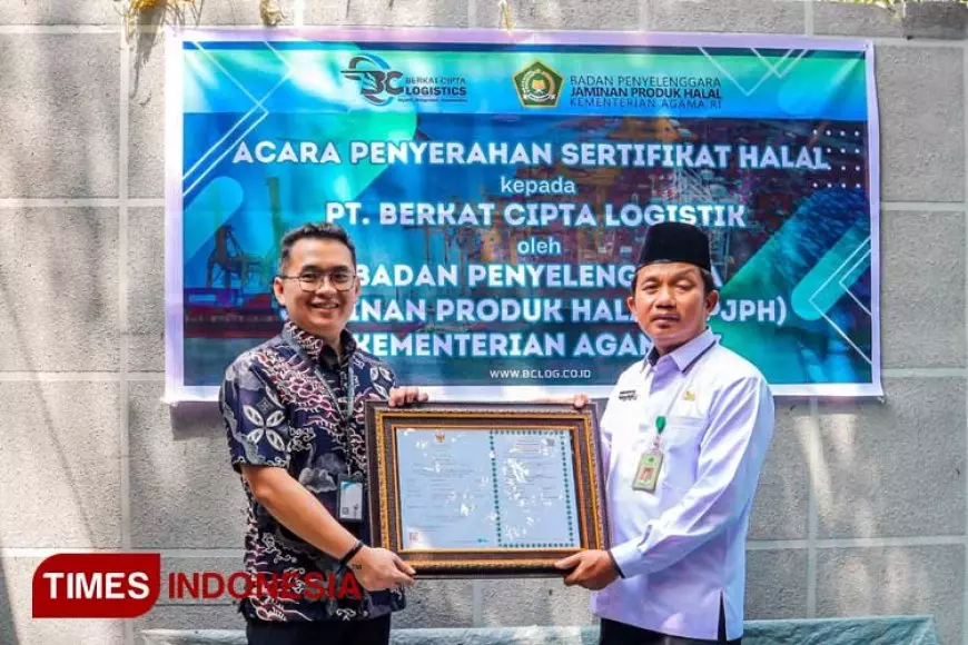 Kemenag Surabaya Serahkan Sertifikat Halal Logistik kepada PT Berkat Cipta Logistik 