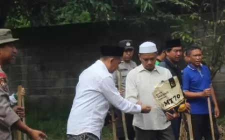 Warga NU Grujugan Bondowoso dan Polri Tanam Jagung untuk Ketahanan Pangan Nasional