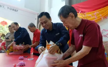 GLOBE Rent a Car dan Rotary Rayakan Tahun Baru Imlek di Griya Lansia