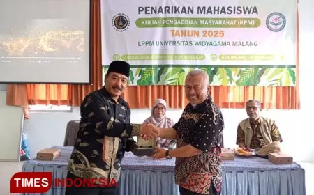 Akhir Masa Pengabdian, UWG Malang Gelar Seremonial Penarikan Mahasiswa KPM 2025