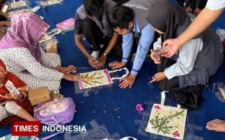 Mahasiswa KSM-T Unisma Gelar Program Ecoprint dengan Teknik Pounding