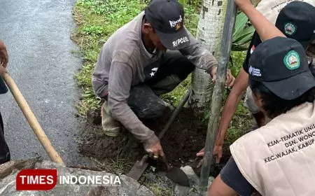 KSM-T Unisma Pemasangan Cermin Jalan Guna Mencegah Terjadinya Kecelakaan di Beberapa Titik Desa